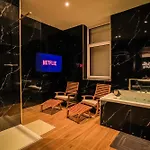 Golden - Elegance - Private Jacuzzi Appartement
