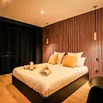 Golden - Elegance - Private Jacuzzi *