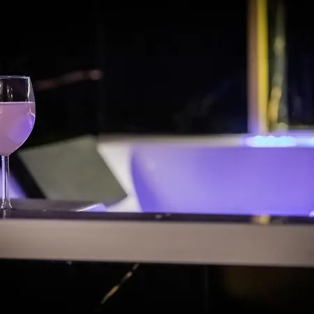 Golden - Elegance - Private Jacuzzi Appartement