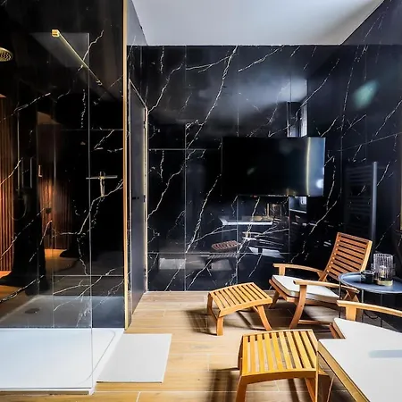 Golden - Elegance - Private Jacuzzi