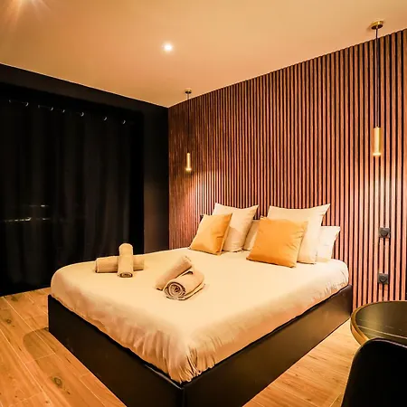 Golden - Elegance - Private Jacuzzi *