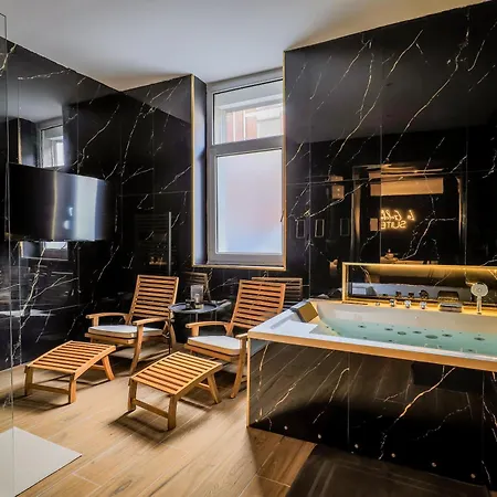 Golden - Elegance - Private Jacuzzi
