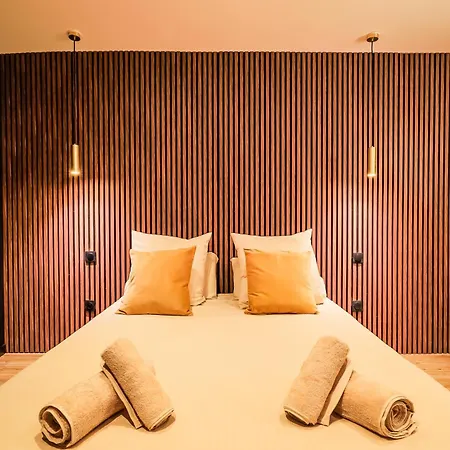 Golden - Elegance - Private Jacuzzi Apartman *
